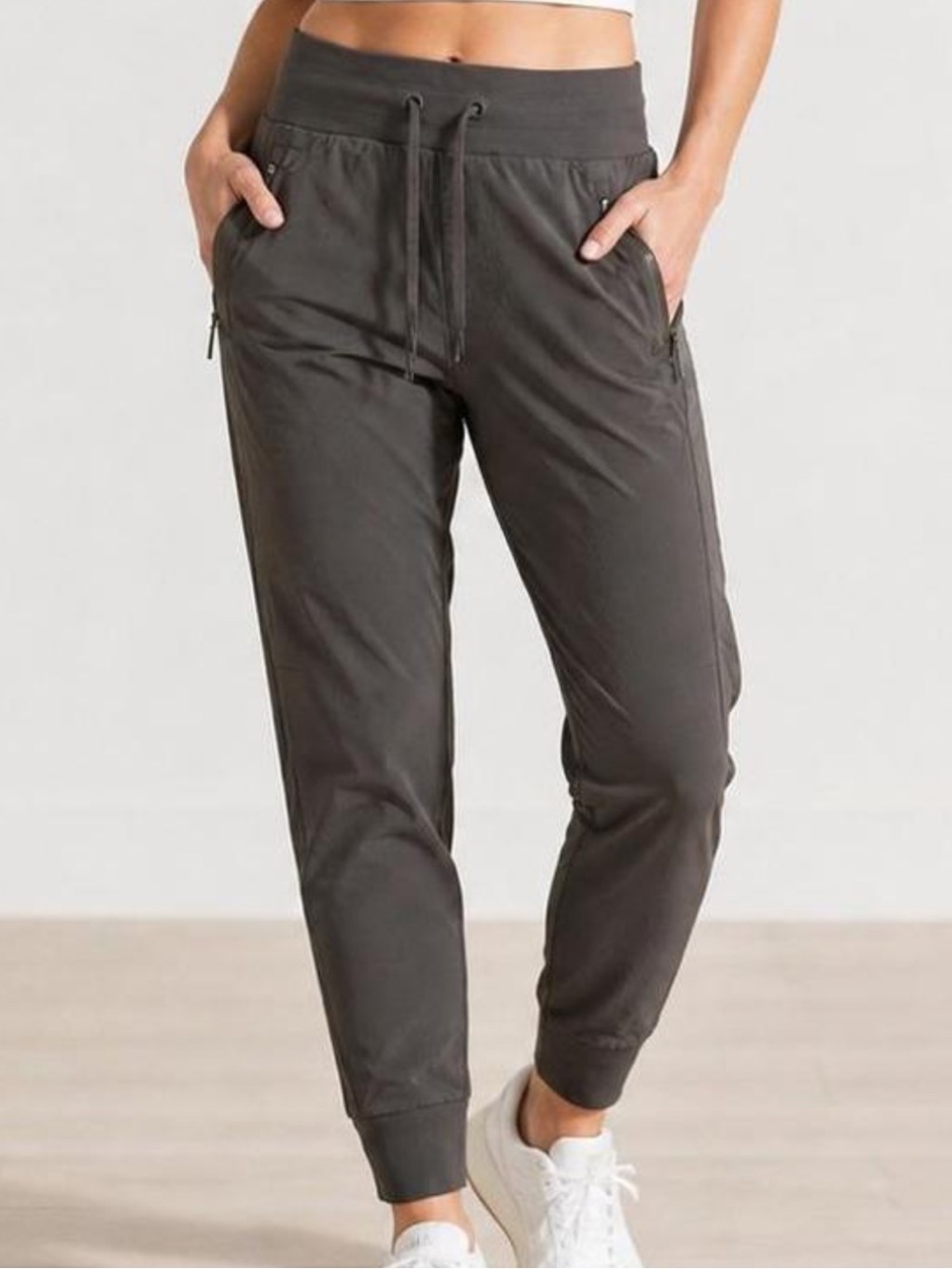 Athleta Women’s Trekkie North Joggers in a neutral green color in a Size 6P